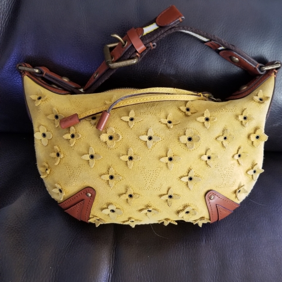 Authentic Louis Vuitton Onatah Fleur Ltd Ed. PM - Picture 6 of 16